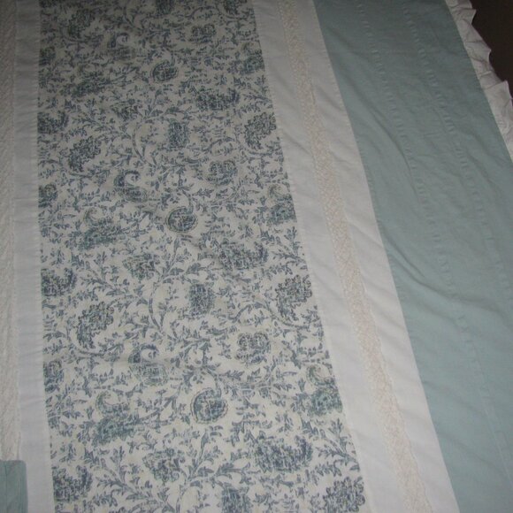 QUEEN SIZE DUVET COVER WITH 2 QN. SHAMS, 2 DECOR PILLOWS AND 2 SQ. PILLOW SHAMS - Picture 6 of 12